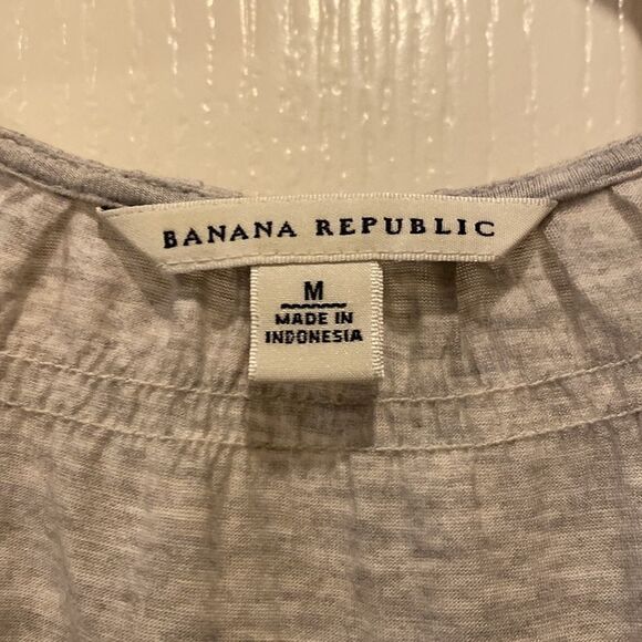Banana Republic Women’s Short Sleeve Tshirt Ruffle Size Medium VGUC - Picture 3 of 8